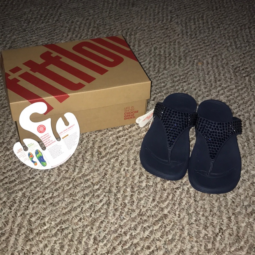 Size 8 navy blue fitflops sandals